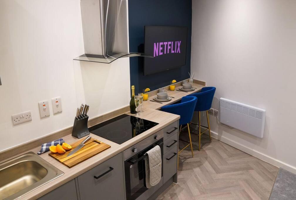 BUCKINGHAMSHIRE Luxury City Centre Apartment With Juliet Balcony, Fast Wifi And Smarttv With Netflix מראה חיצוני תמונה